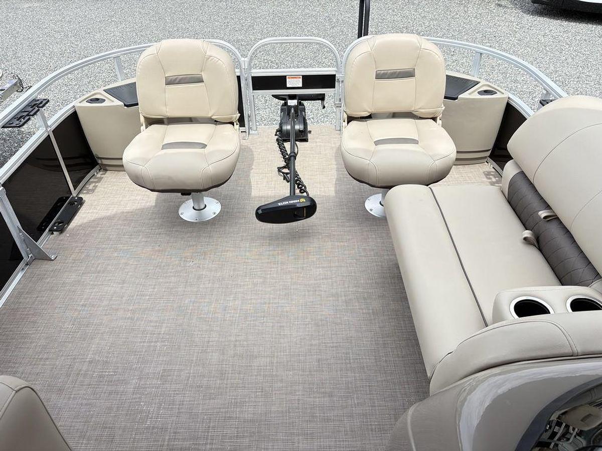 Used 2021 Tracker® Boats Fishin Barge 20 DLX