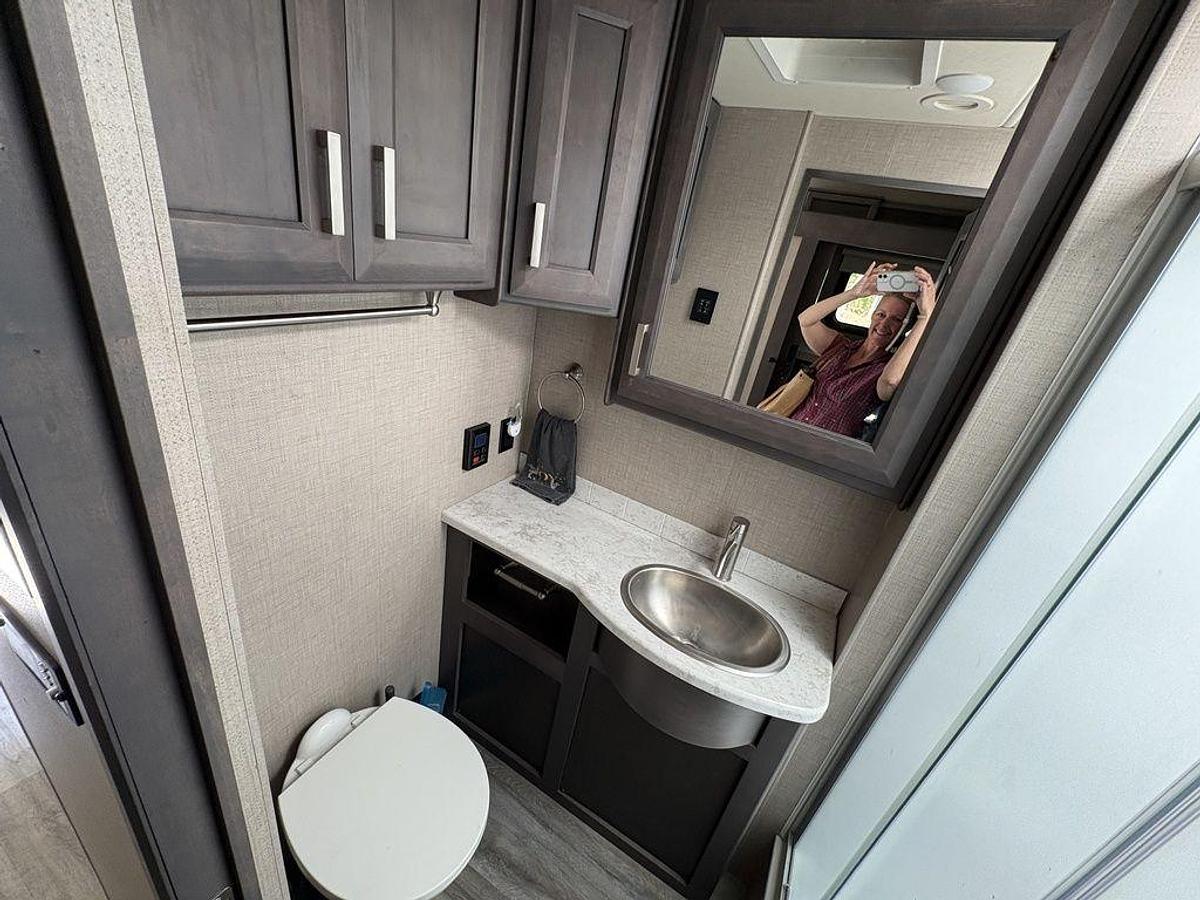 Used 2023 Thor Motor Coach Miramar 34.6