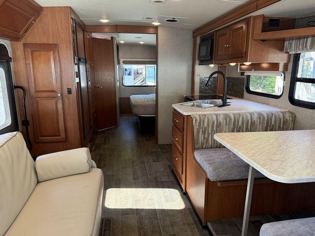 Used 2018 Winnebago Vista 27PE