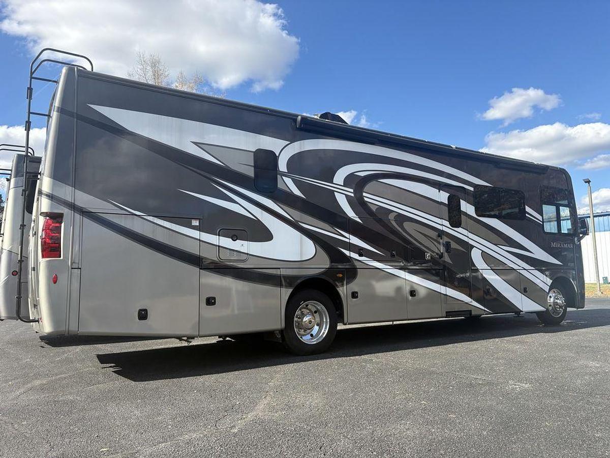 Used 2023 Thor Motor Coach Miramar 34.6
