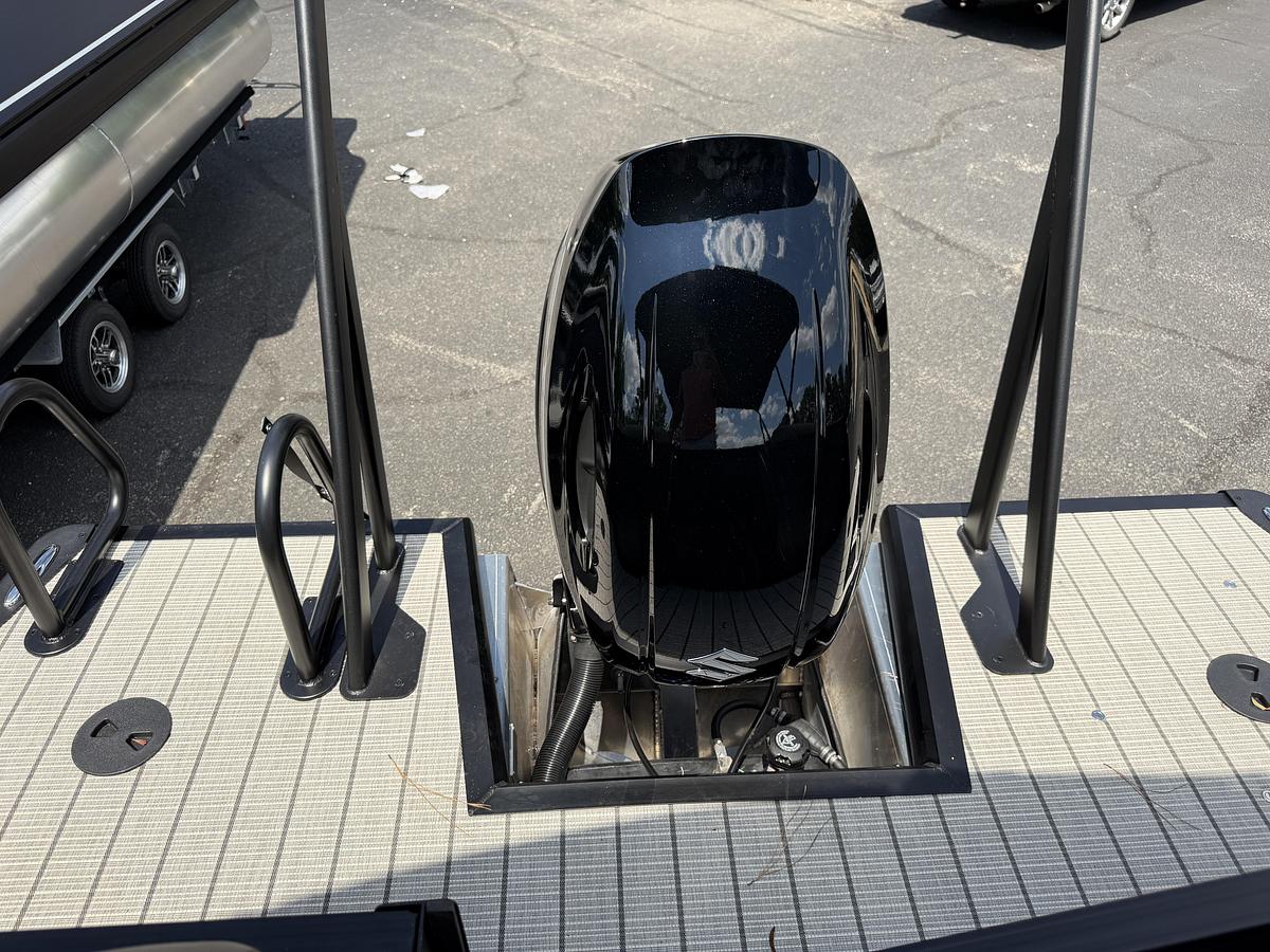 2027 Viaggio Lago V-22U