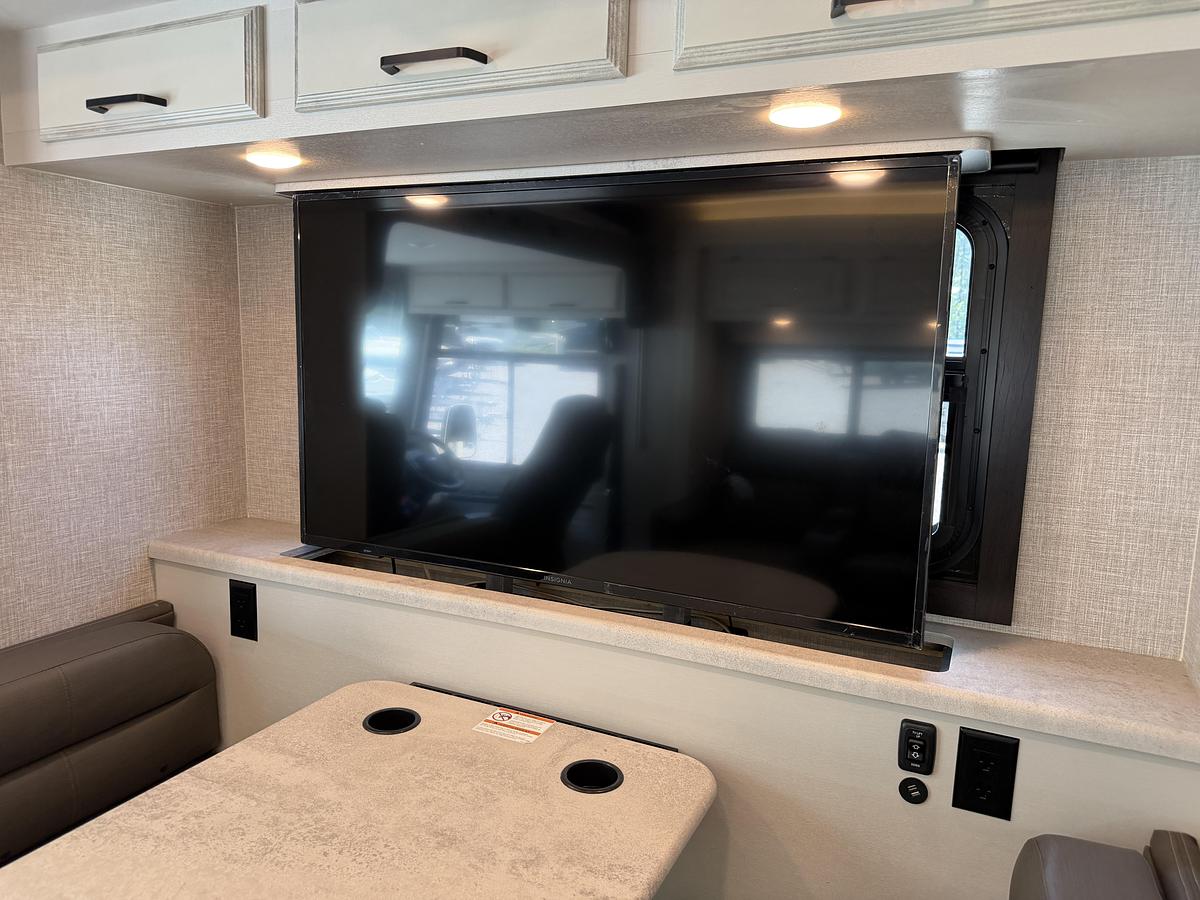 Used 2023 Jayco precept 31UL