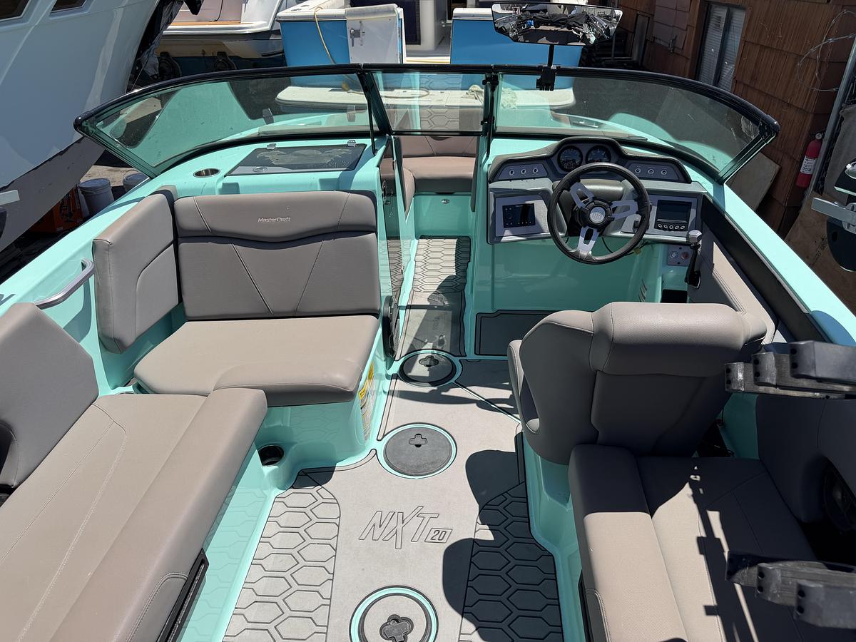 Used 2022 Mastercraft NXT 20