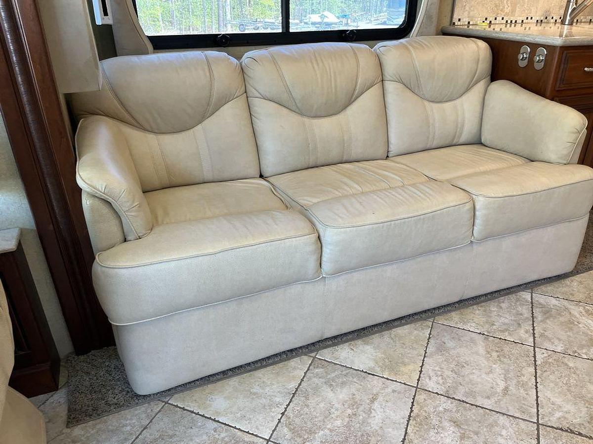 Used 2012 American Coach Revolution 42W