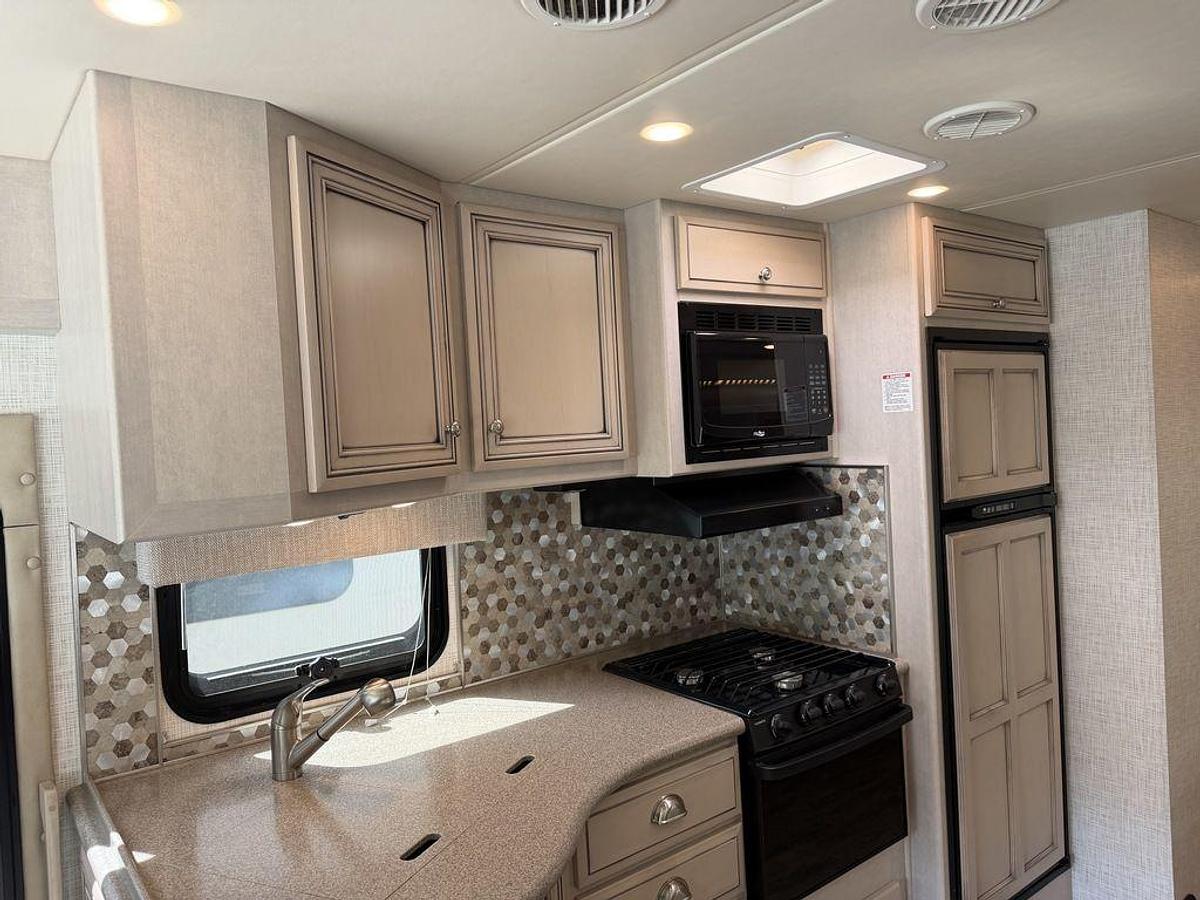Used 2020 Newmar Bay Star Sport 3008
