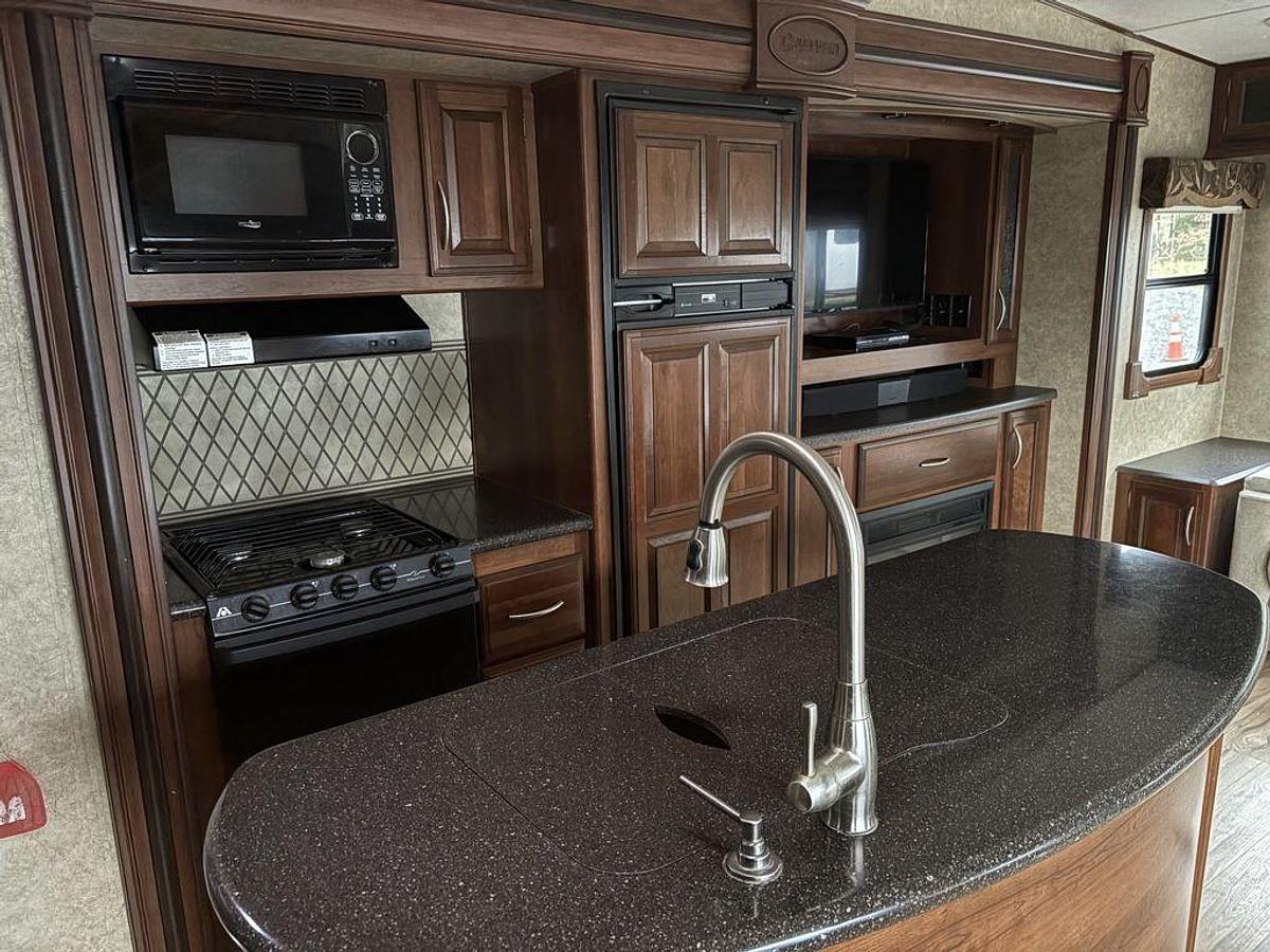 Used 2015 Prime Time Crusader 295RST