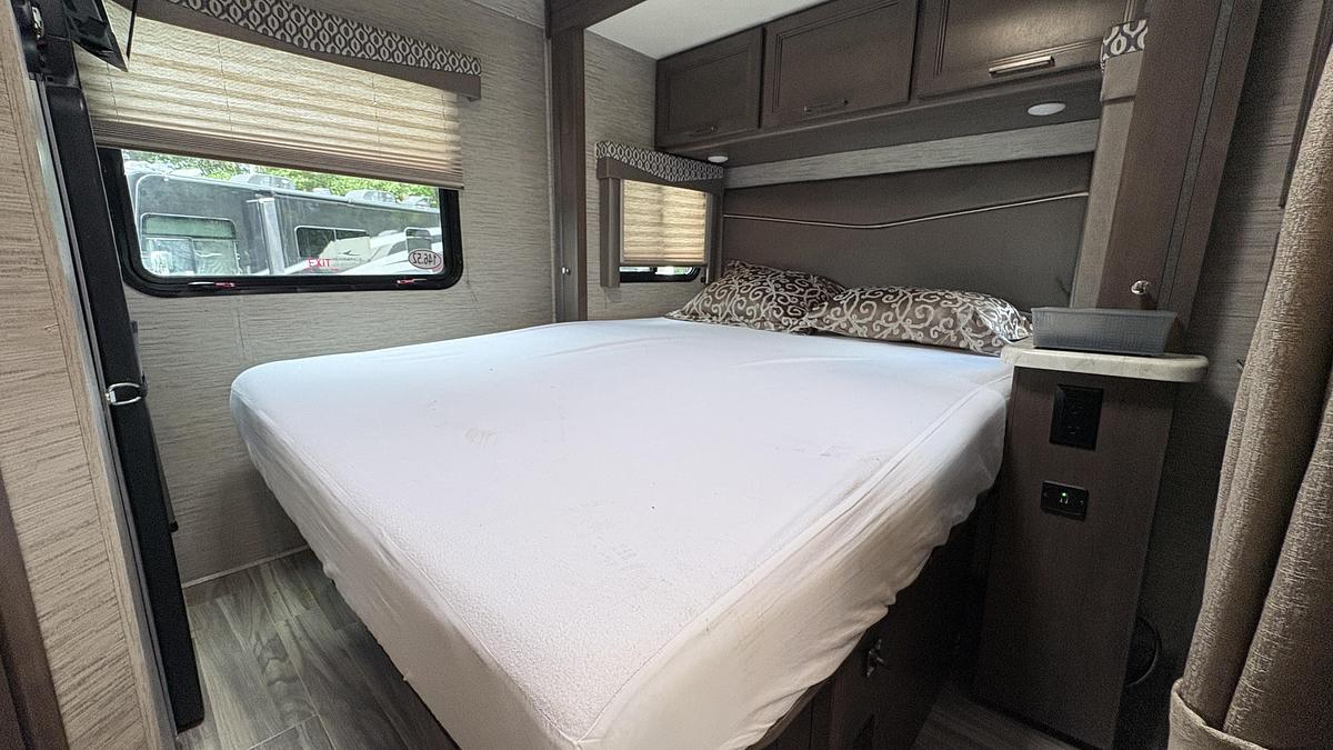 Used 2020 Thor Freedom Elite M-22FE