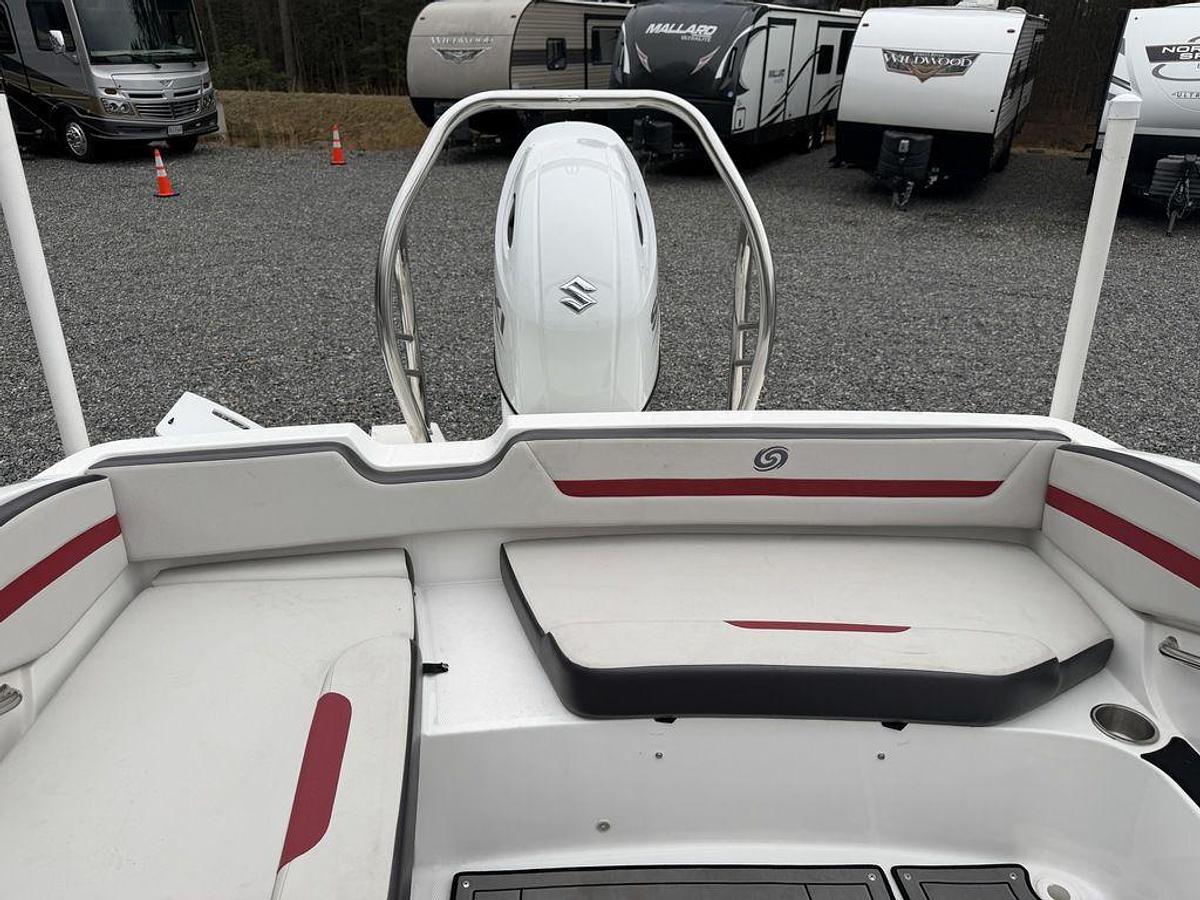 Used 2023 Hurricane SunDeck Sport 205 OB