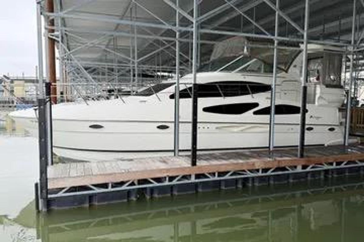 Used 2003 Cruisers Yachts  405 Express Motoryacht