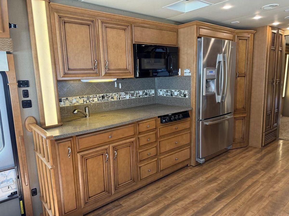 Used 2014 Newmar Canyon Star 3953