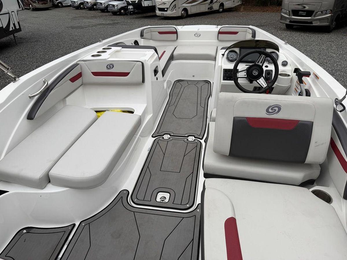 Used 2023 Hurricane SunDeck Sport 205 OB