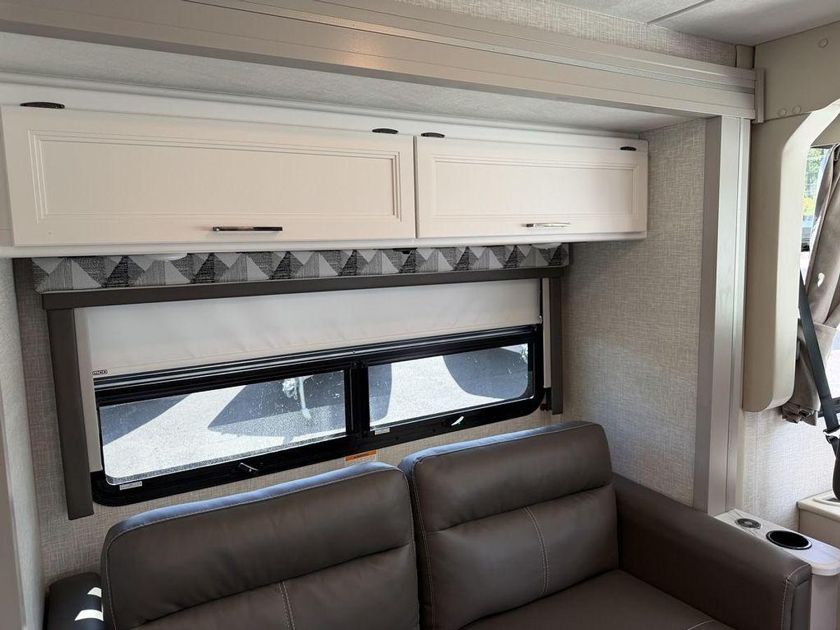Used 2025 Thor Geneva