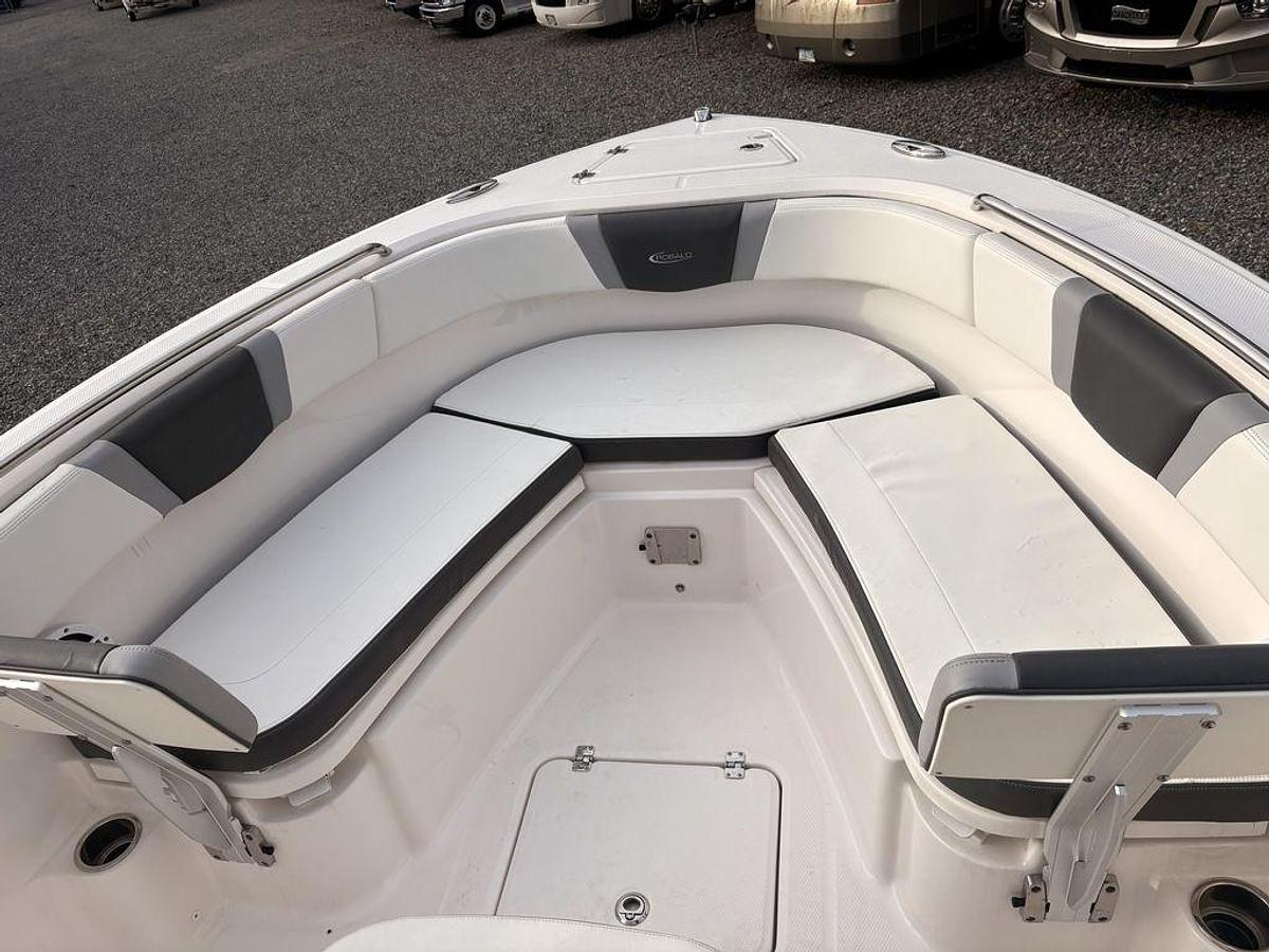 Used 2023 Robalo R230