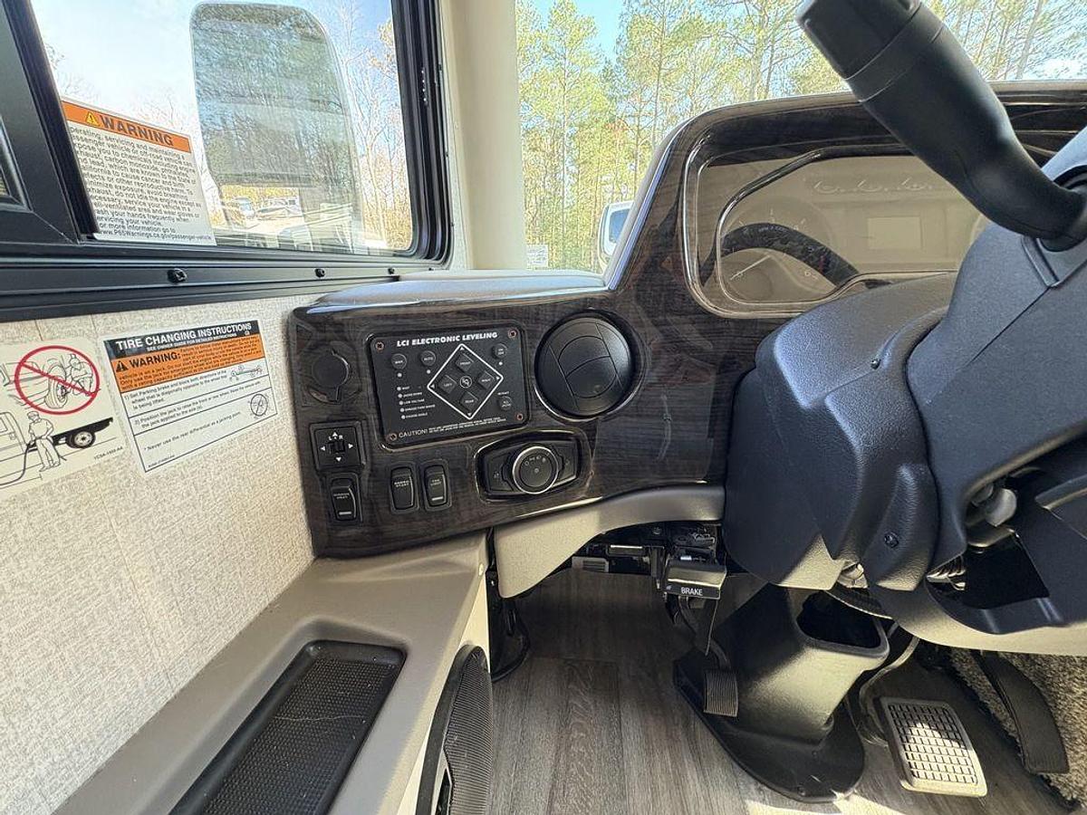 Used 2023 Thor Motor Coach Miramar 34.6