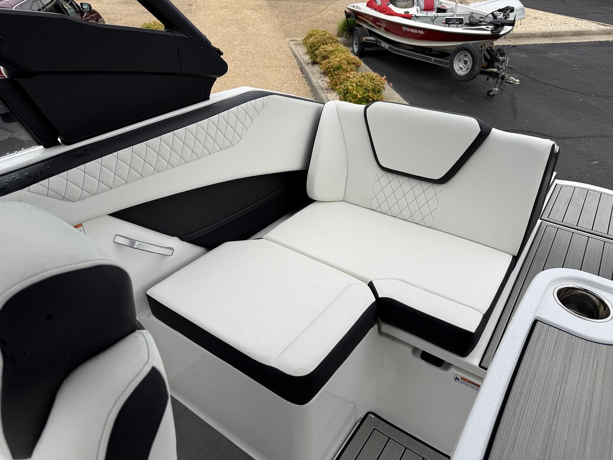 Used 2025 Yamaha Boats 222S