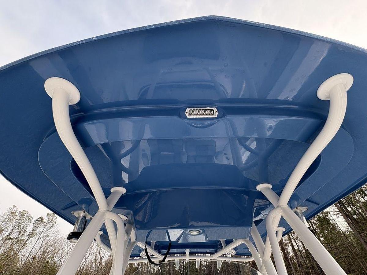 Used 2022 Aquasport 2500 Center Console