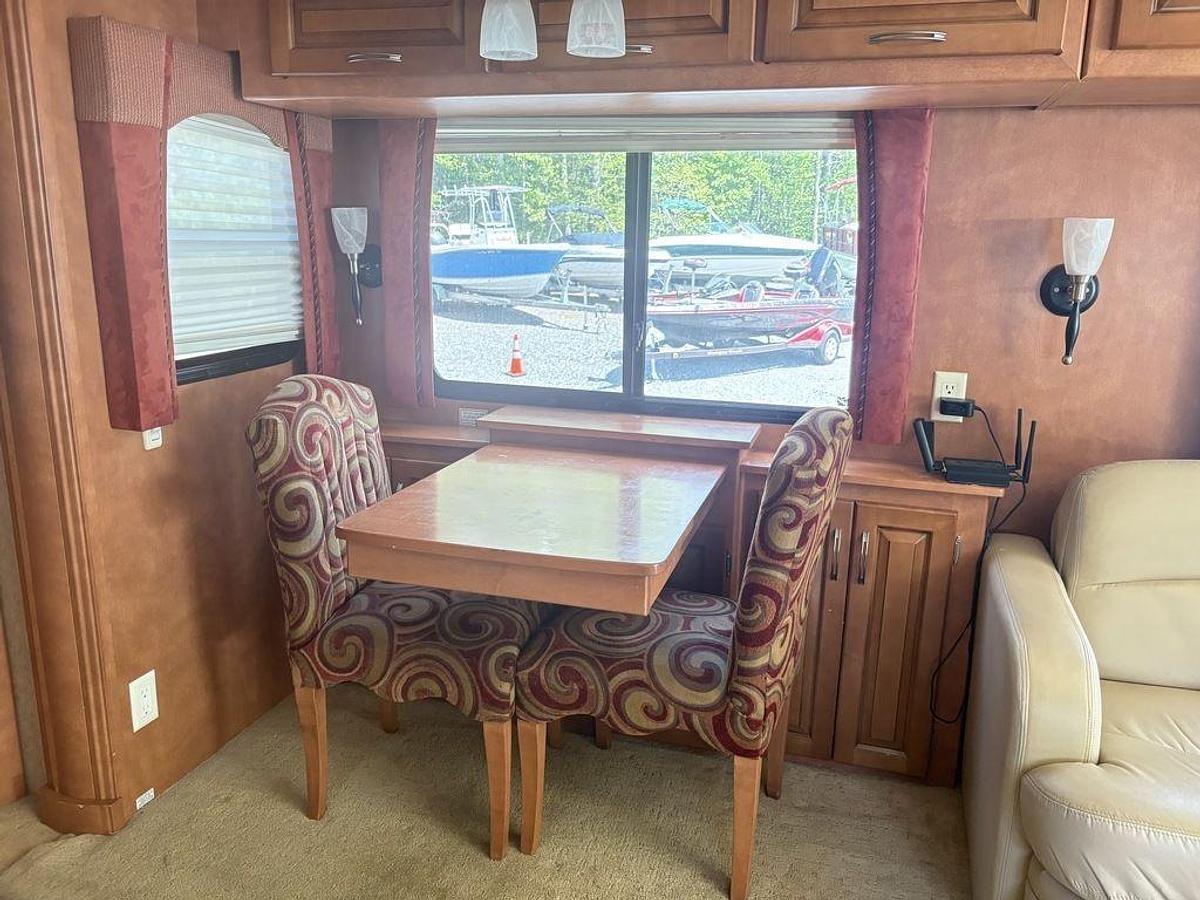 Used 2010 Newmar Ventana M-4333