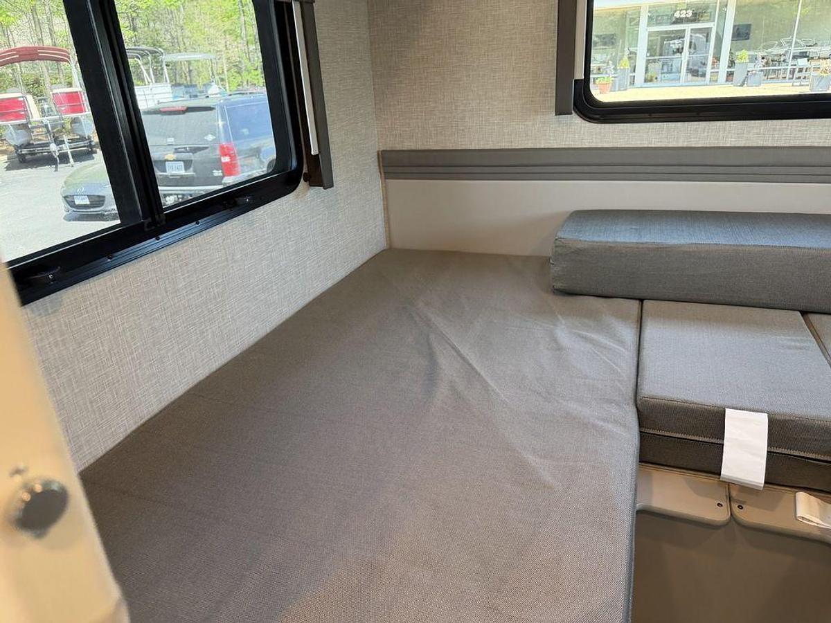 Used 2025 Thor Geneva