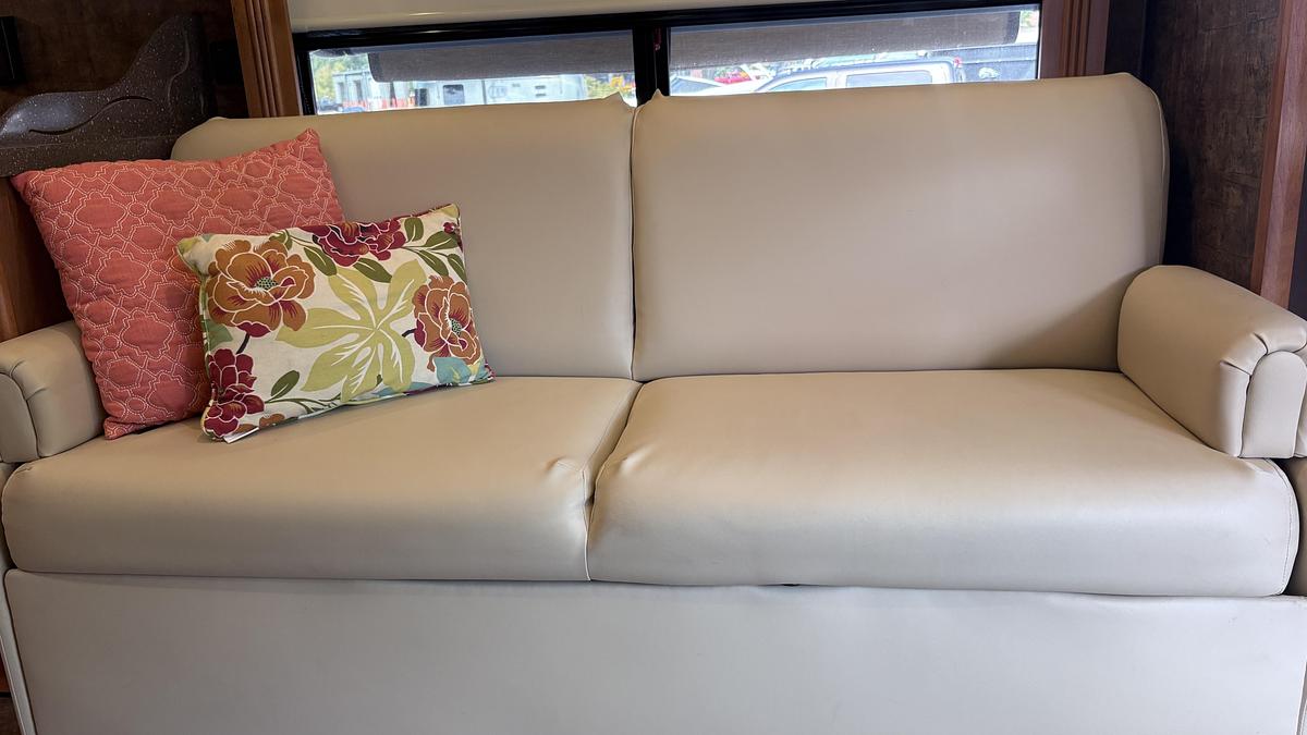 Used 2011 Tiffin Breeze M-28BR