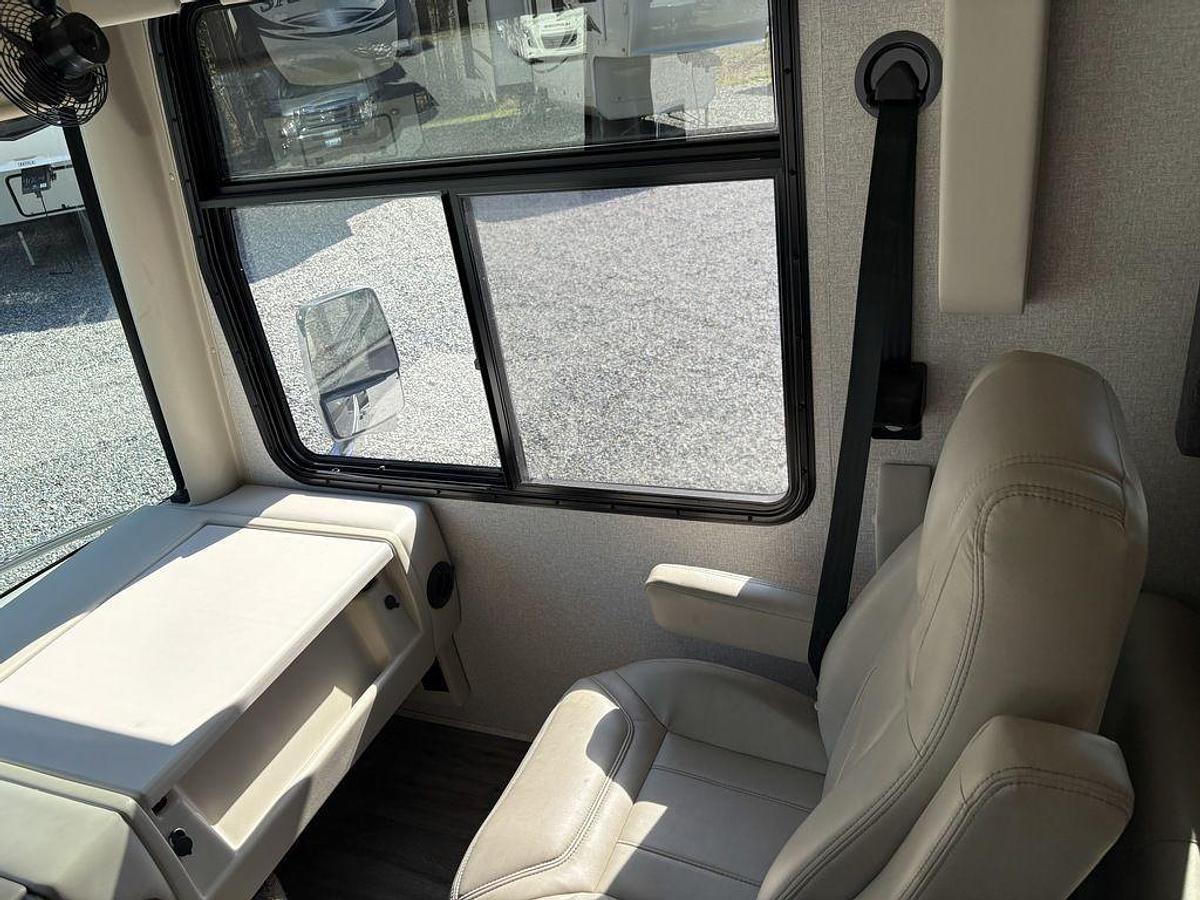 Used 2023 Thor Motor Coach Miramar 34.6