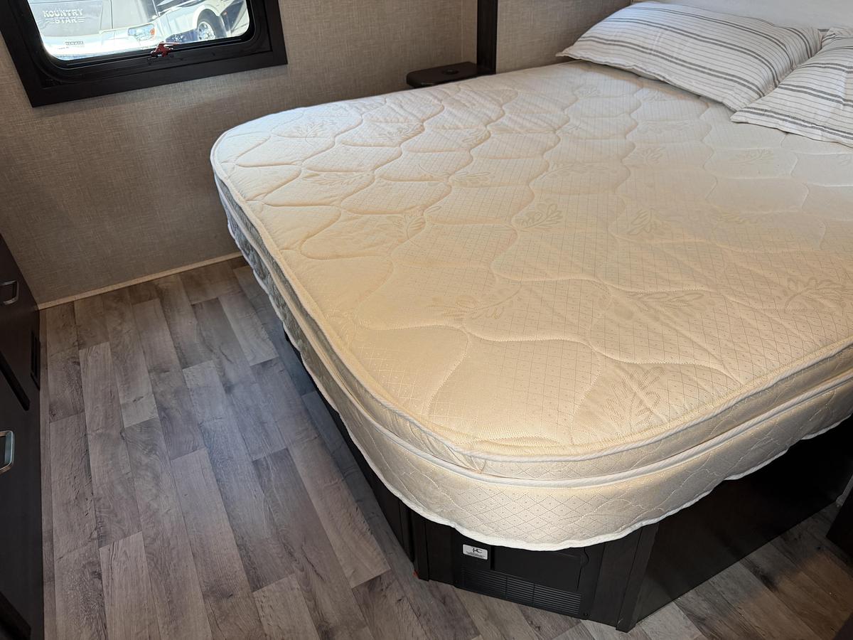 Used 2023 Jayco precept 31UL
