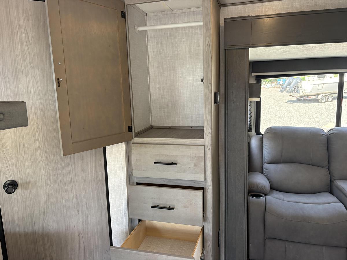 Used 2022 Dutchmen Coleman Light 2835BH