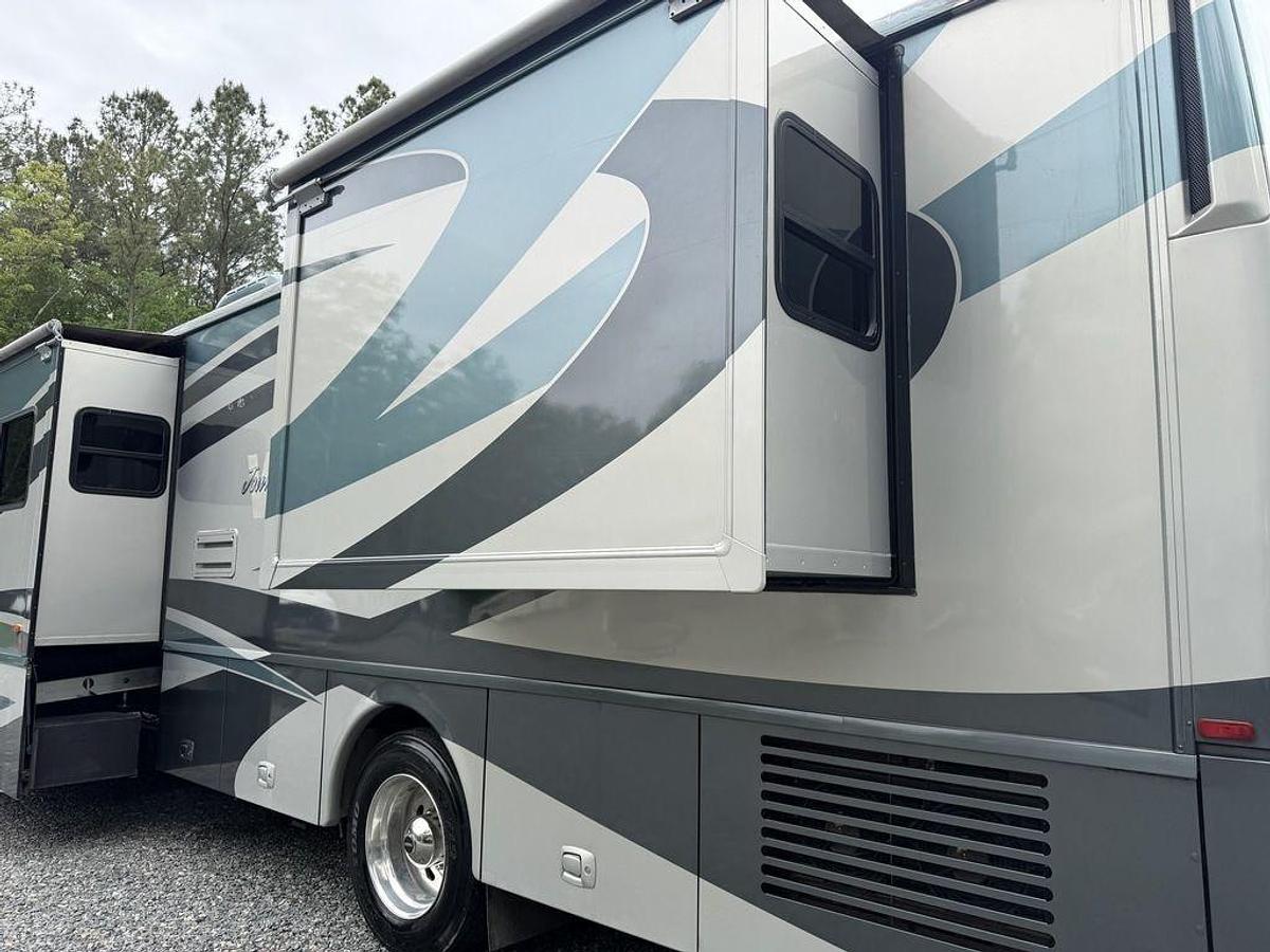 Used 2007 Winnebago Journey 39K