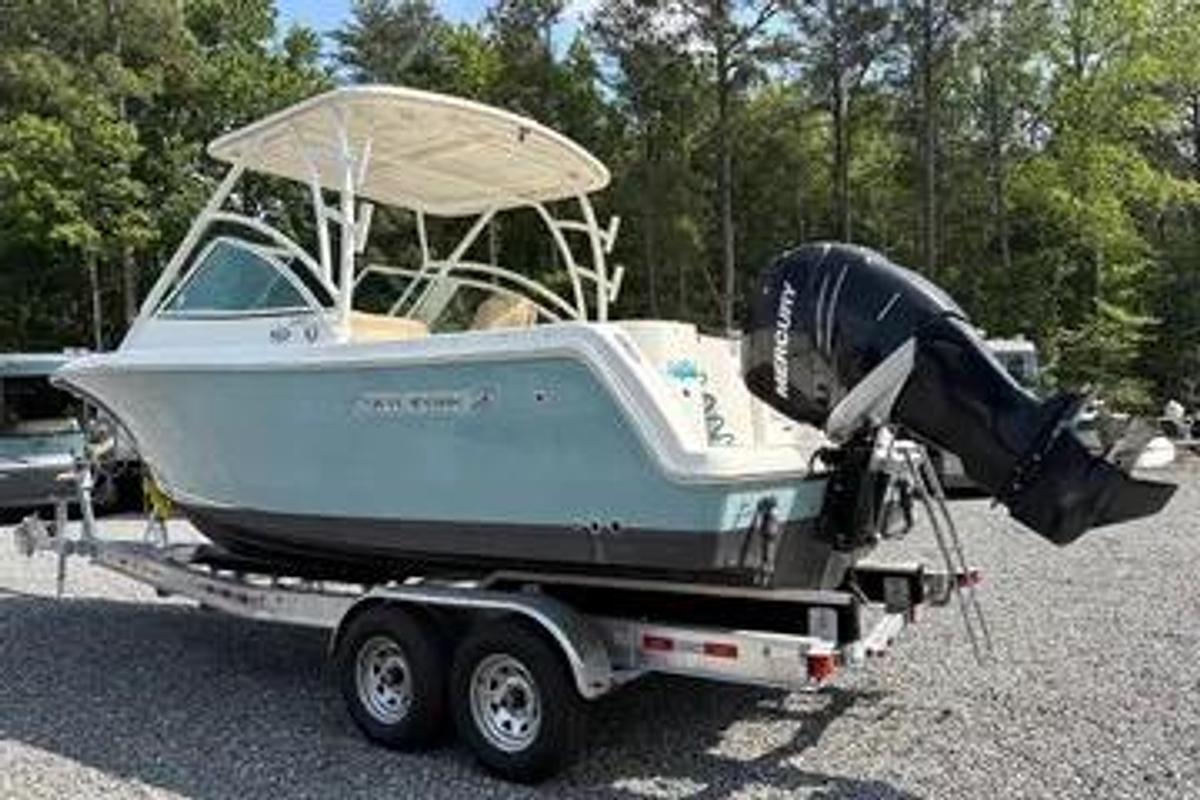 Used 2017 Sailfish 245