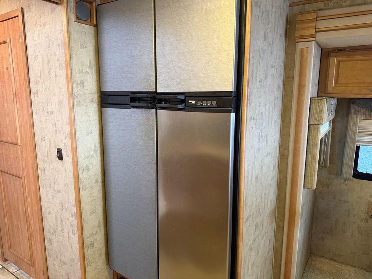 Used 2007 Winnebago Journey 39K