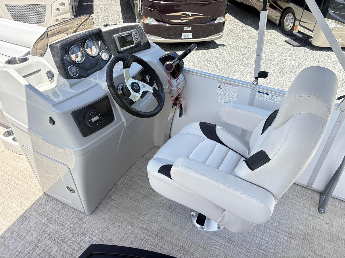 Used 2022 Sun Tracker Select 22RF