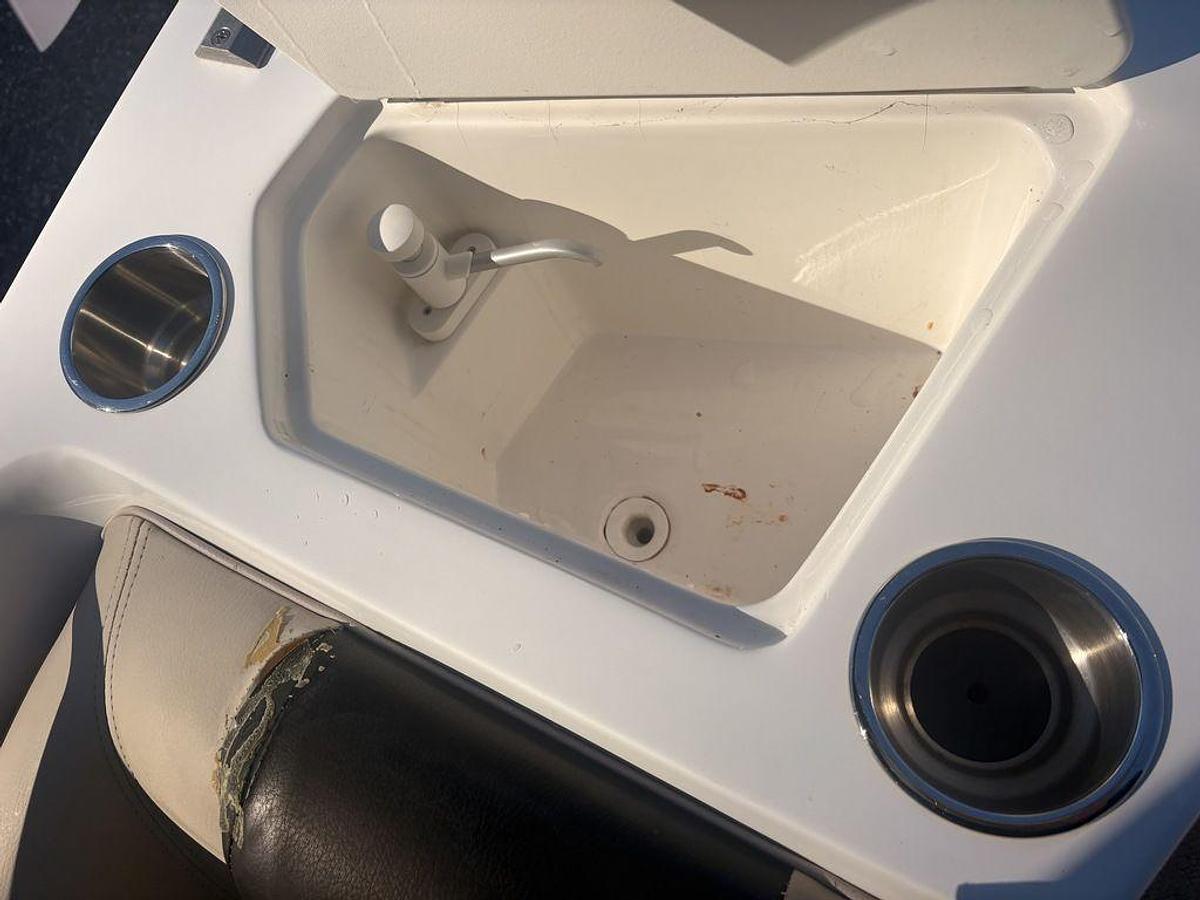 Used 2015 Hurricane Sundeck Sport 188