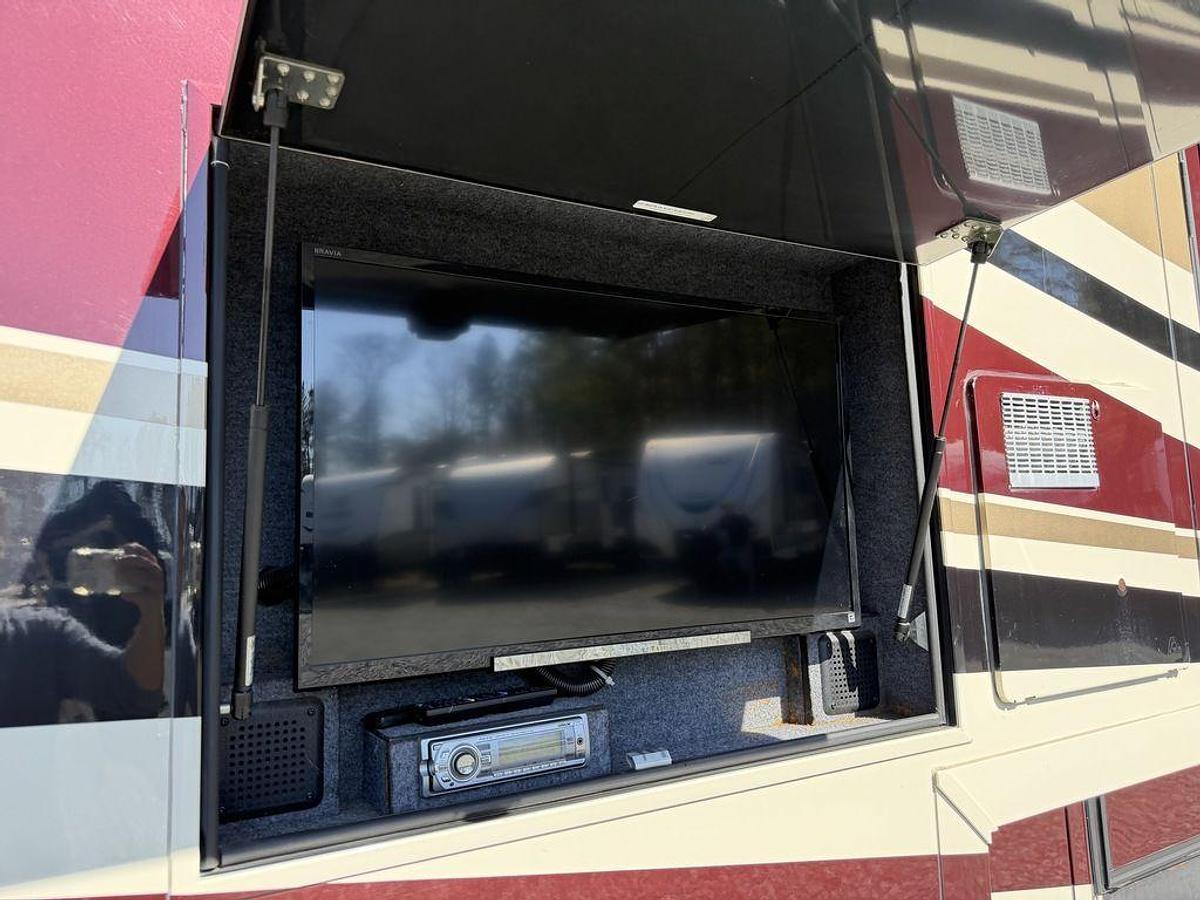 Used 2014 Newmar Canyon Star 3953