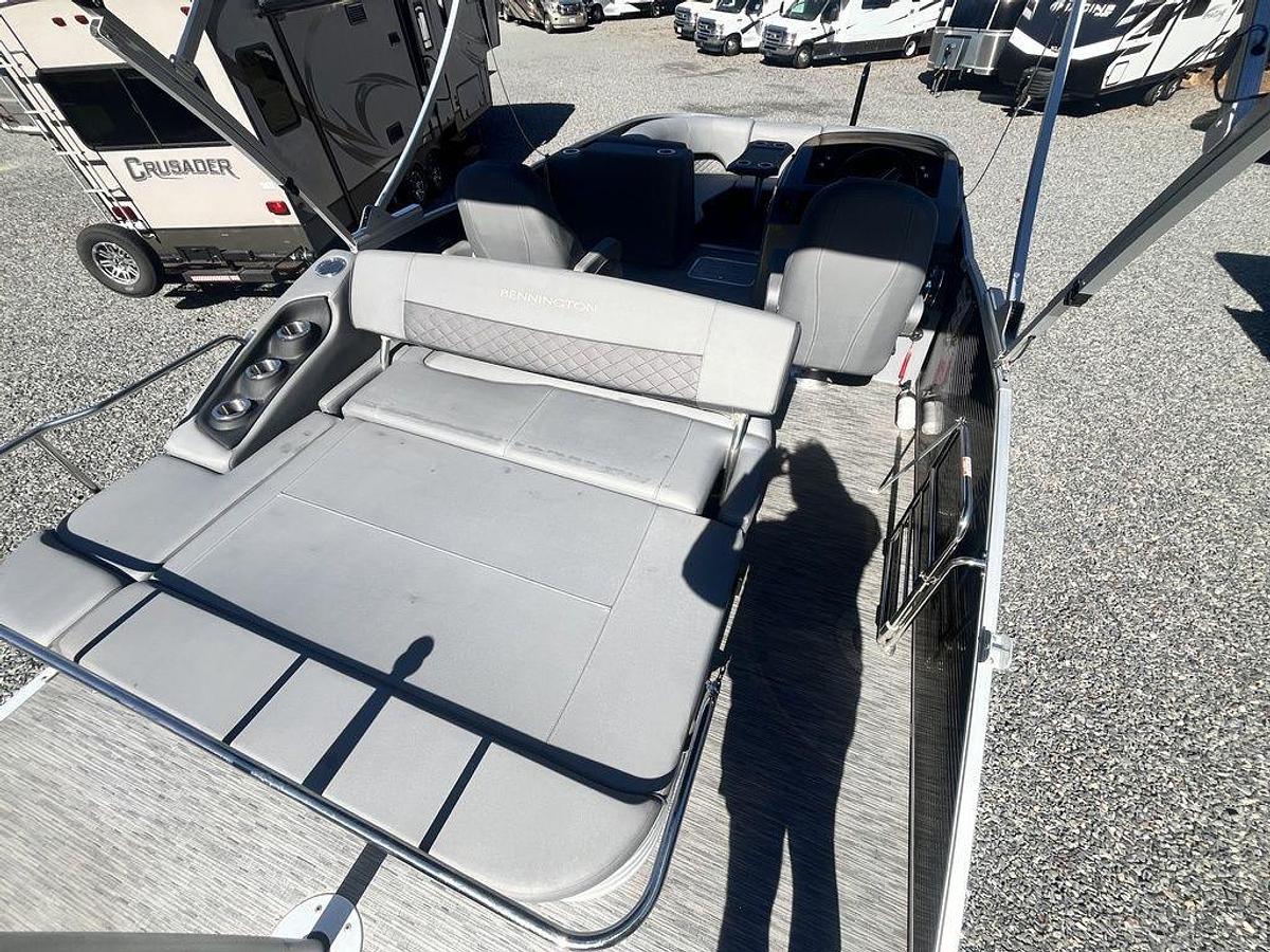 Used 2022 Bennington 23LT