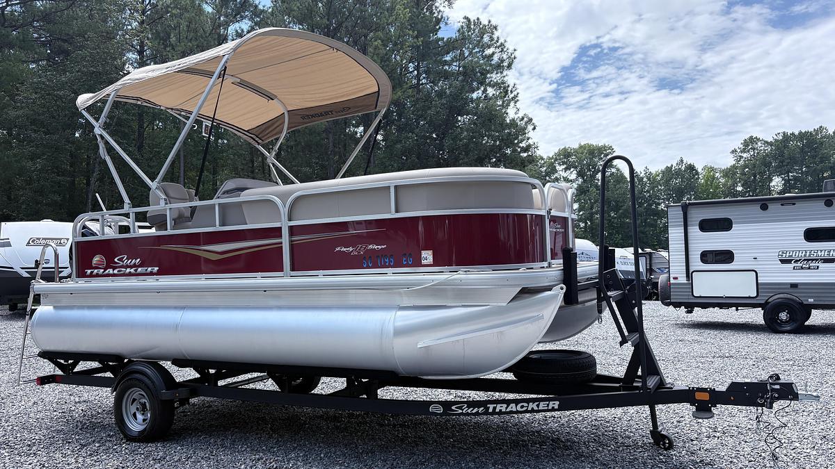Used 2025 Suntracker Party Barge 18 DLX