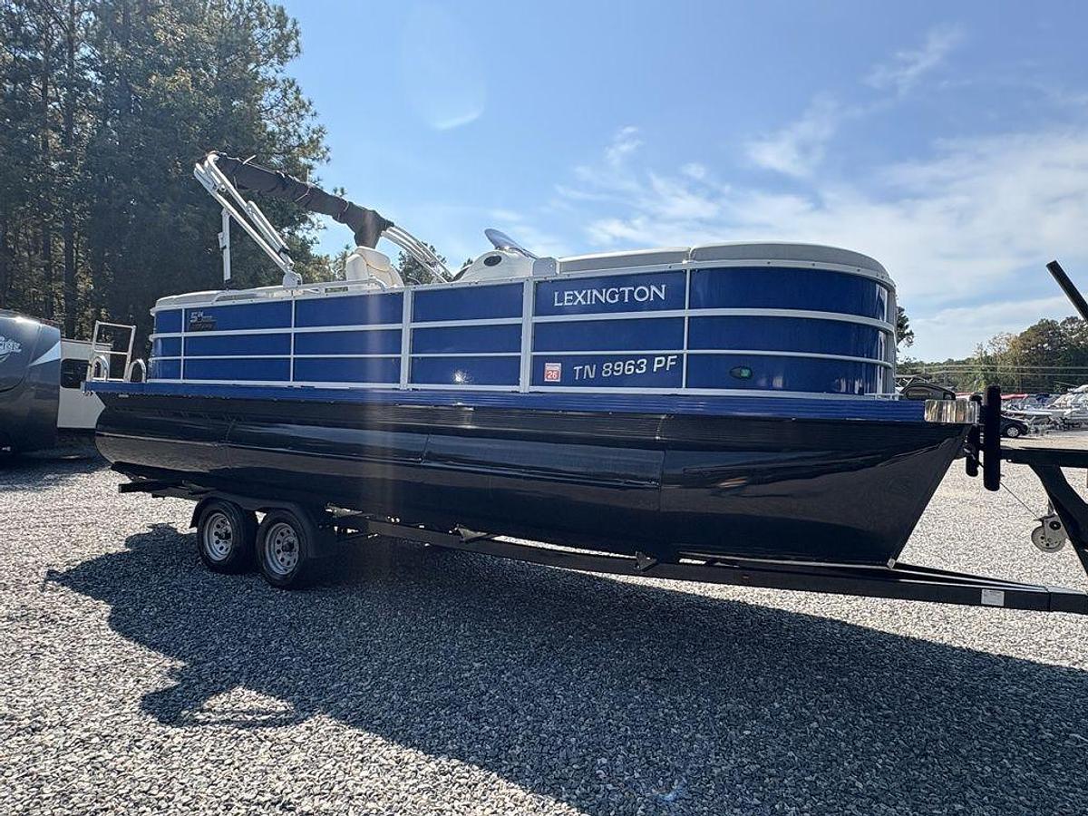 Used 2022 Lexington 524