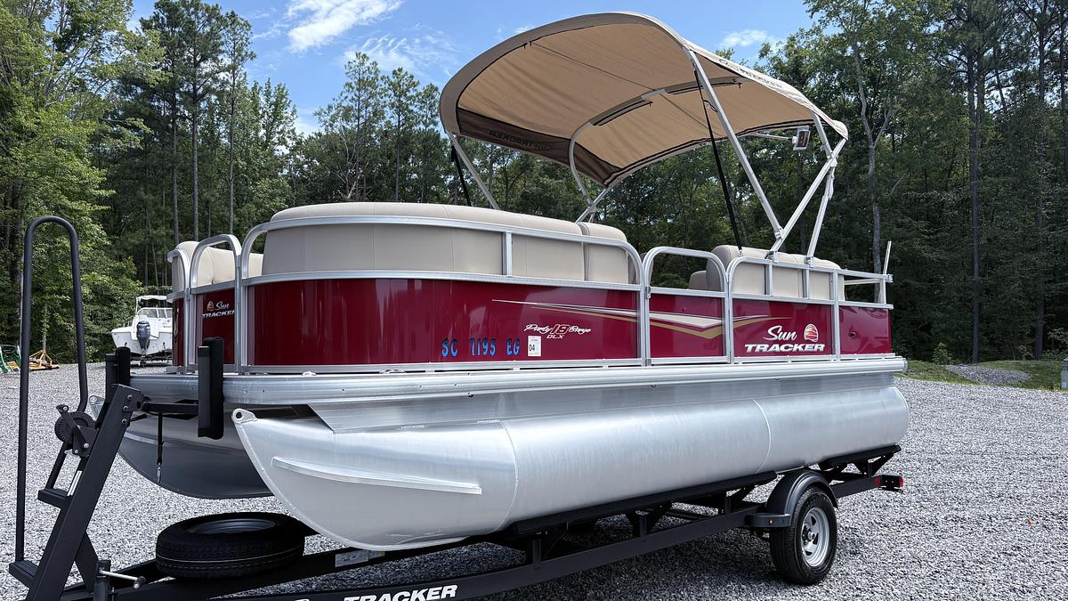 Used 2025 Suntracker Party Barge 18 DLX