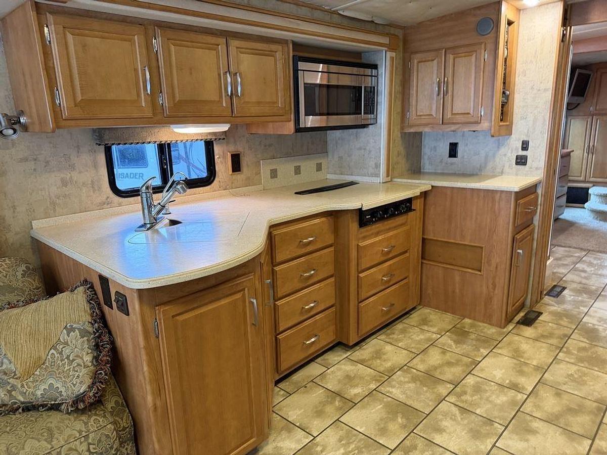 Used 2007 Winnebago Journey 39K