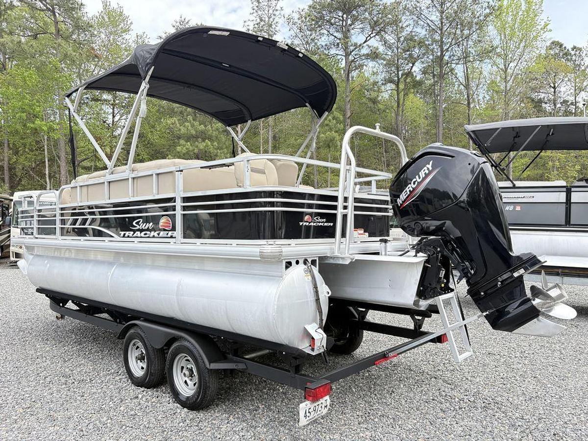 Used 2021 Tracker® Boats Fishin Barge 20 DLX