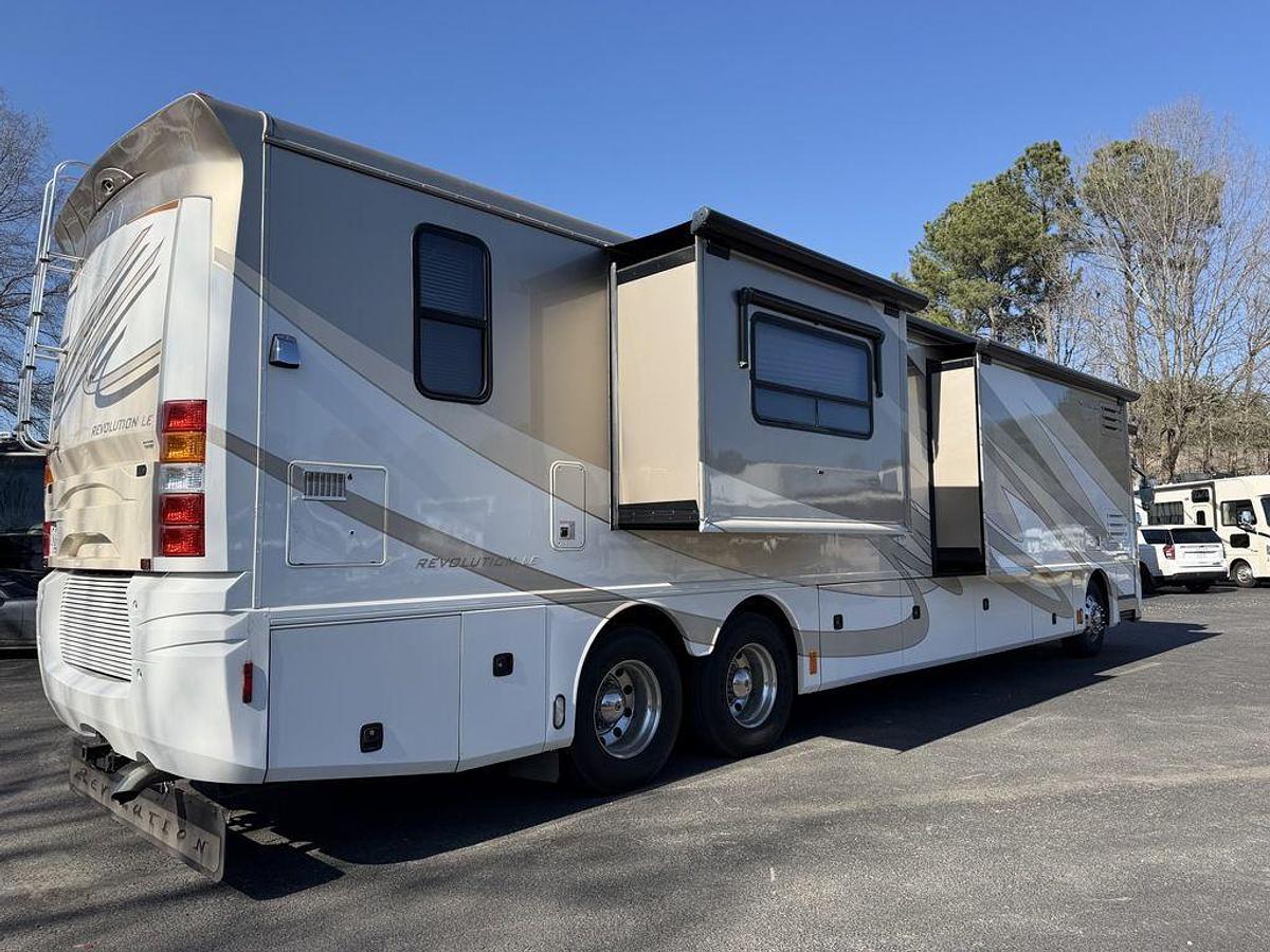 Used 2008 Fleetwood Revolution 42K