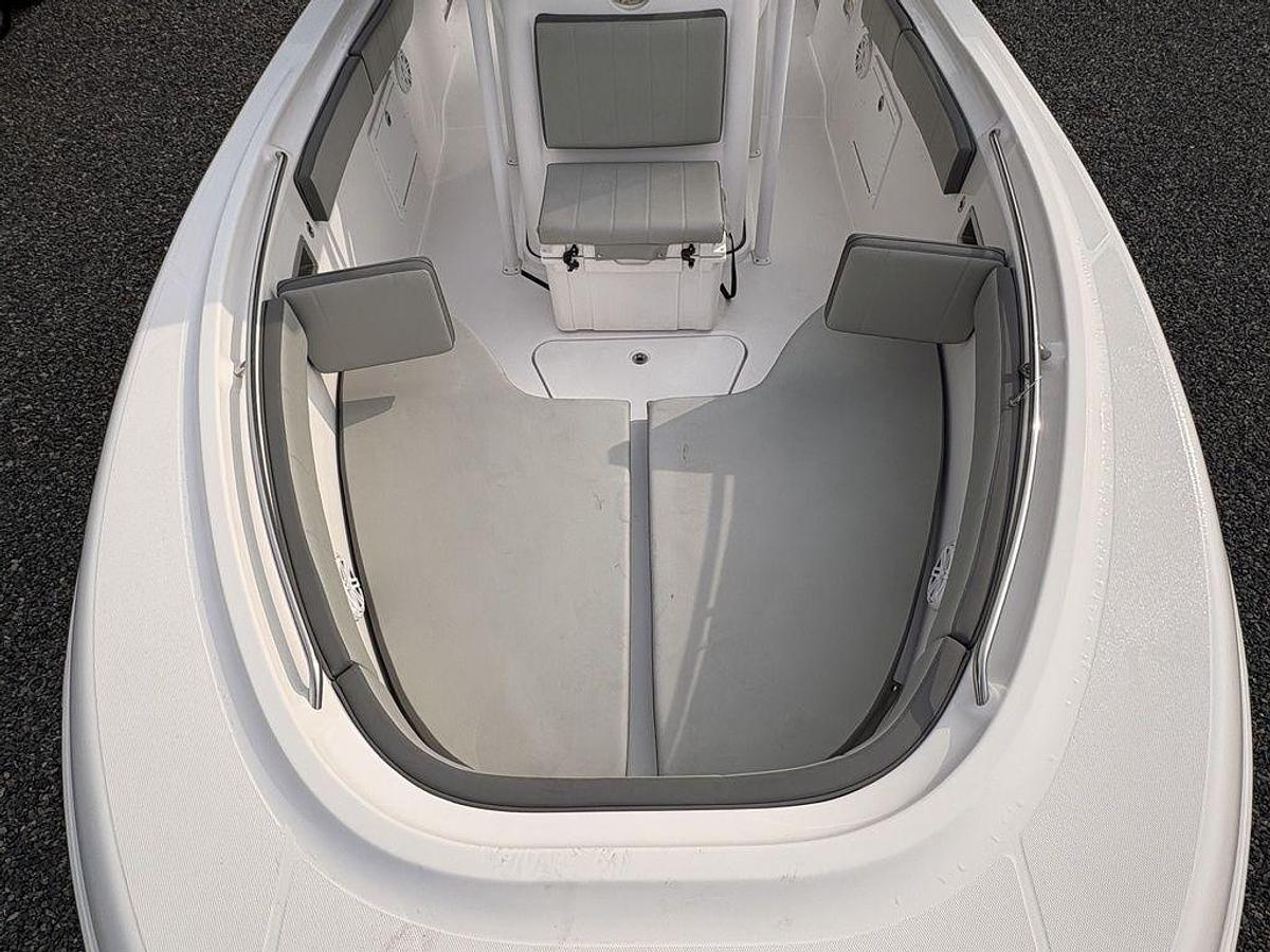 Used 2022 Aquasport 2500 Center Console