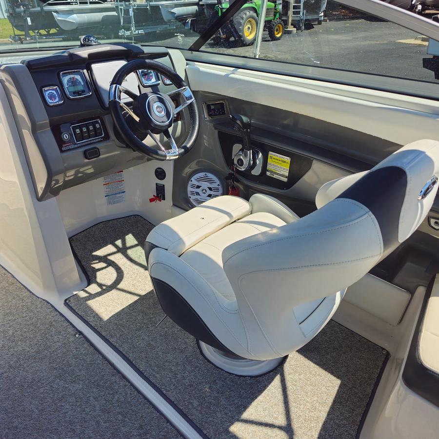 Used 2013 Chaparral 216 SSI