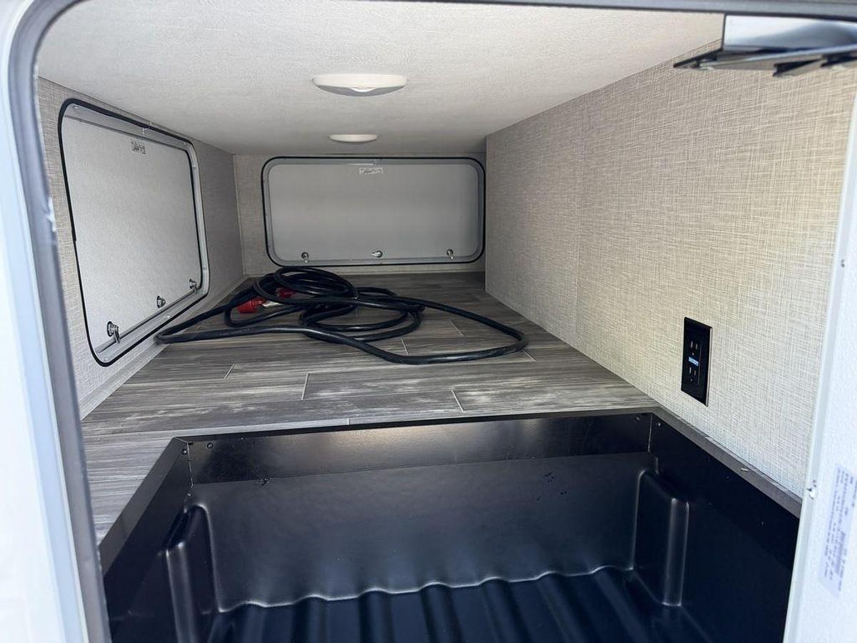 Used 2025 Thor Geneva