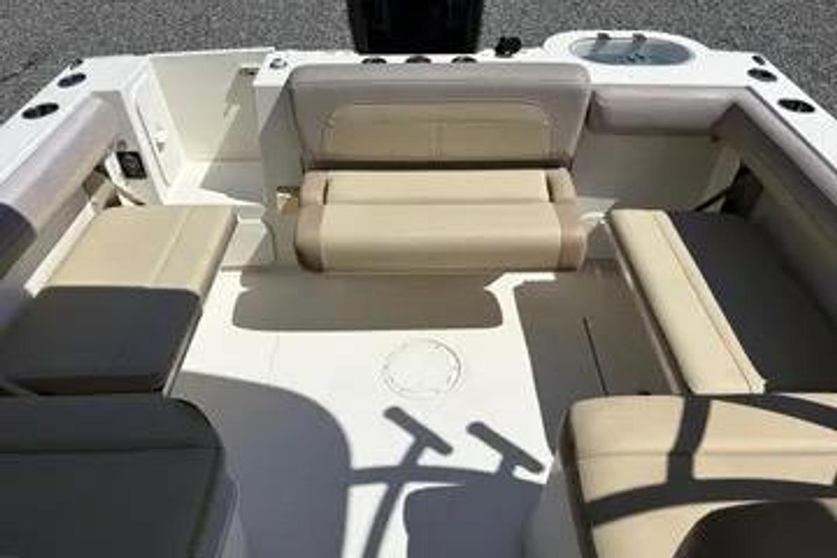 Used 2017 Sailfish 245