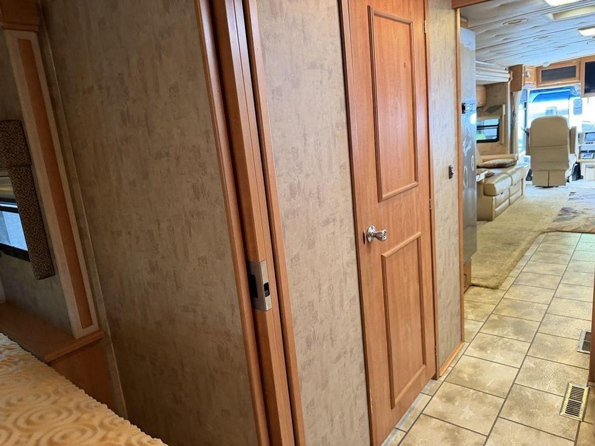 Used 2007 Winnebago Journey 39K