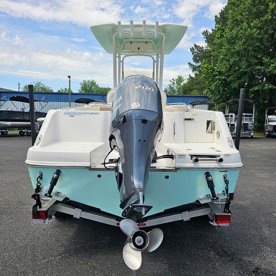 Used 2023 Robalo R222