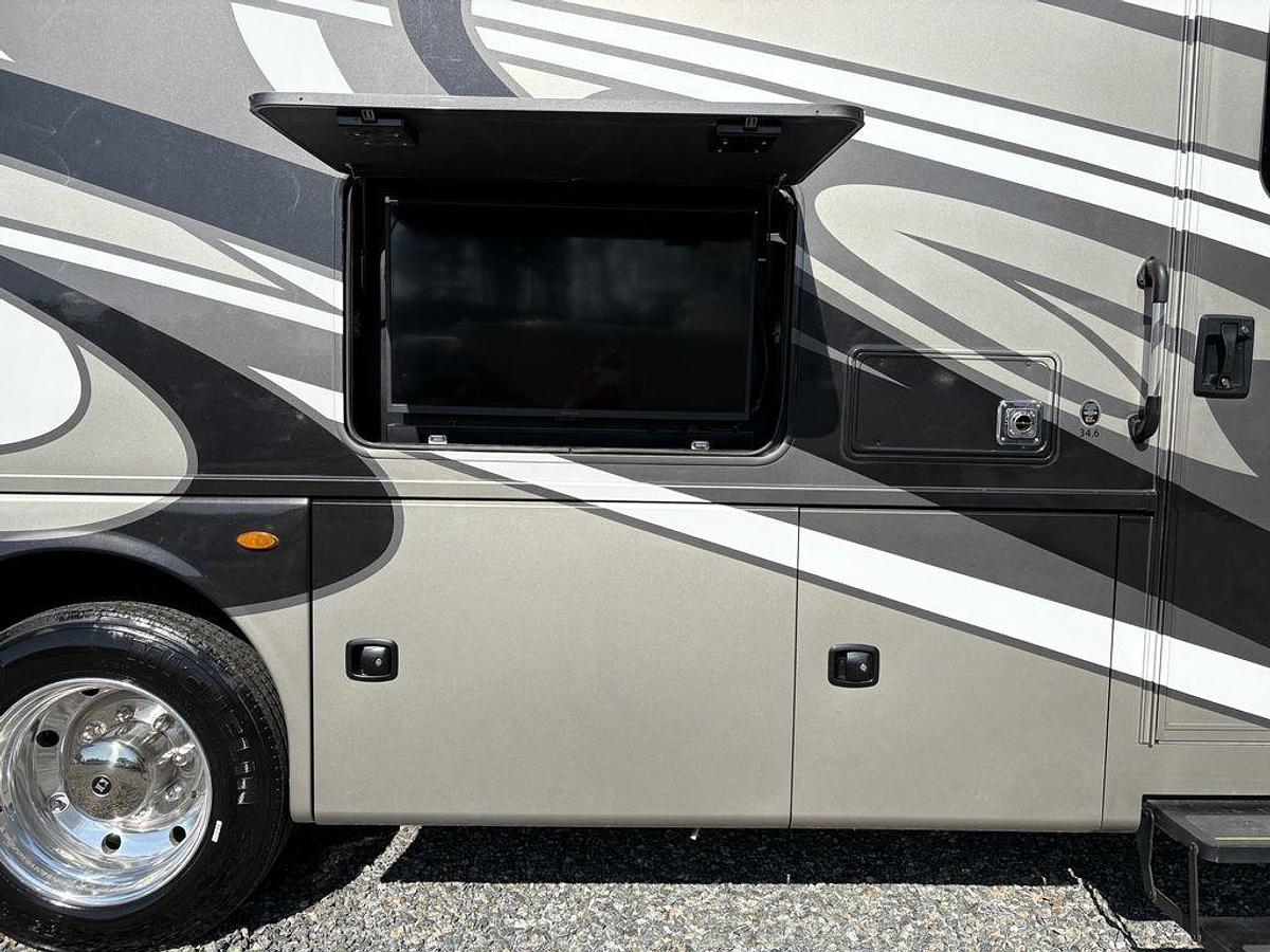 Used 2023 Thor Motor Coach Miramar 34.6