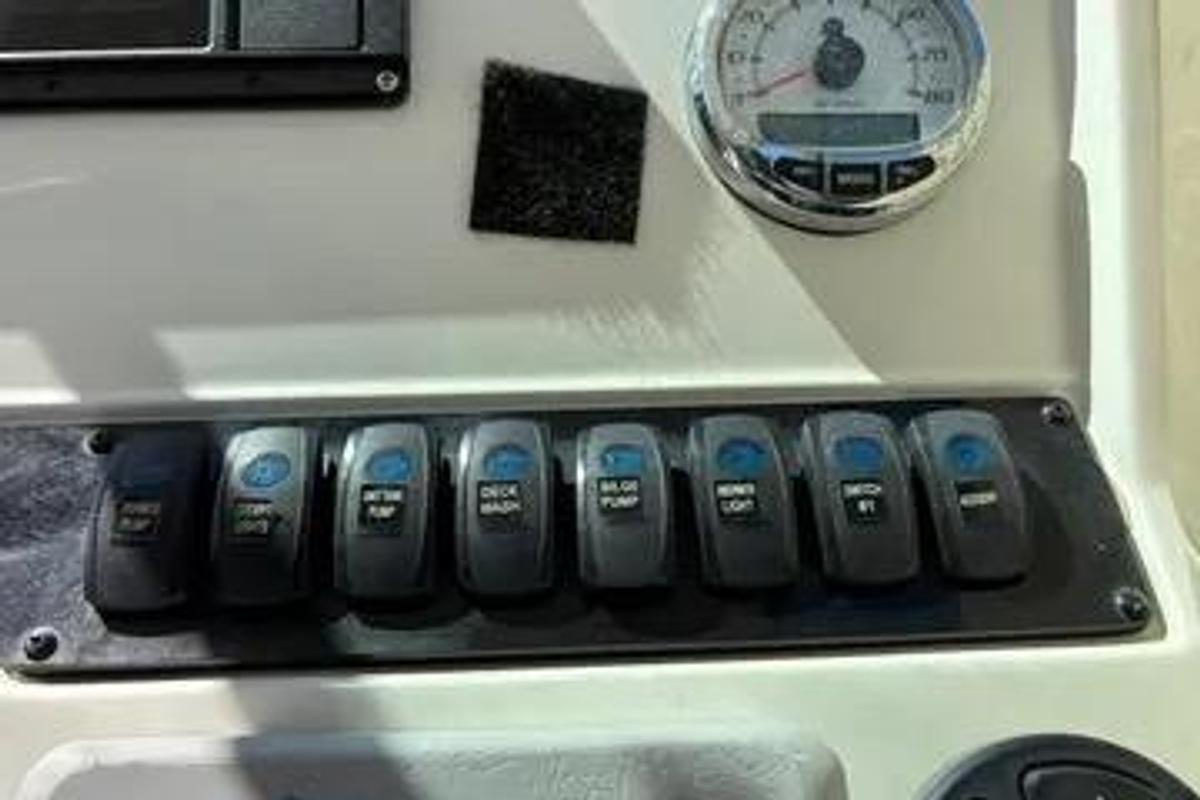 Used 2017 Sailfish 245