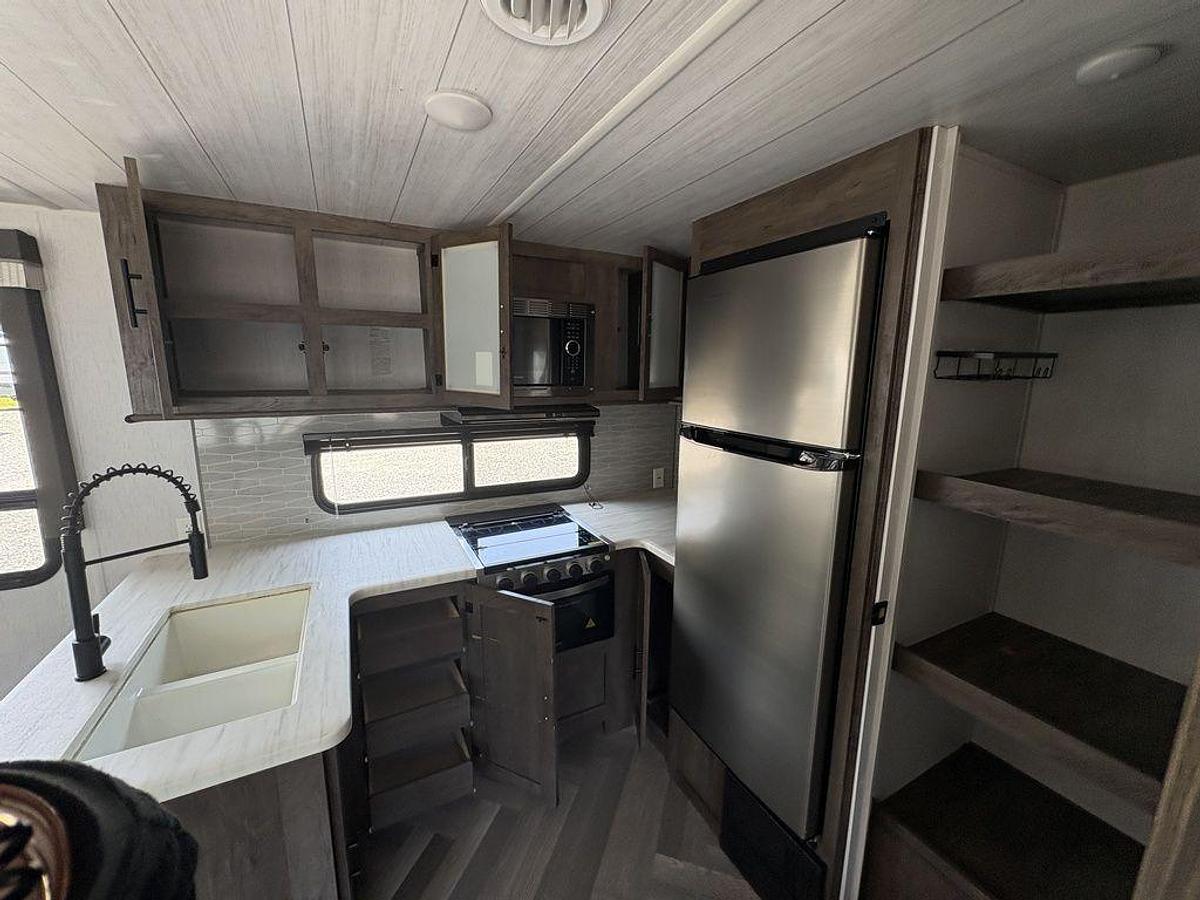 Used 2022 Forest River Wildwood Midwest 27RK