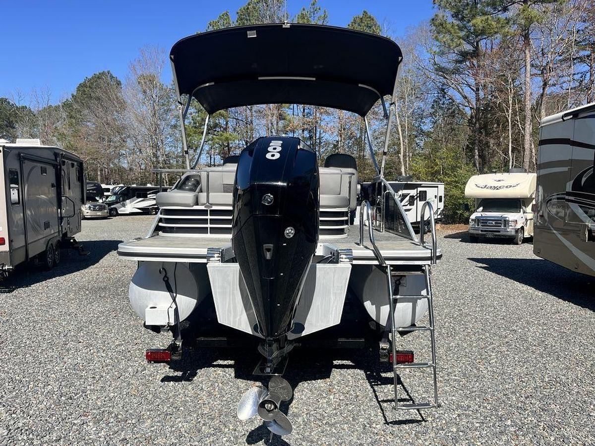 Used 2022 Bennington 23LT