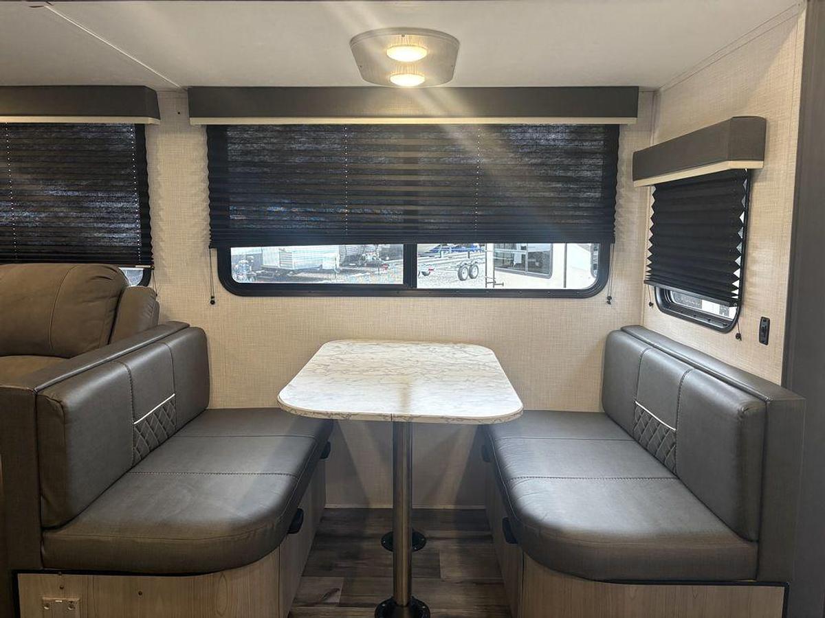 Used 2022 Dutchmen Coleman Light 2835BH